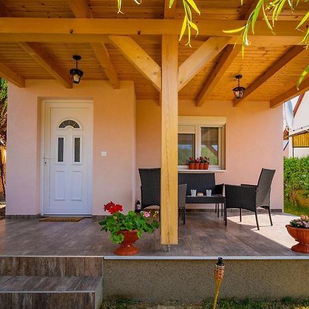 Pipacs Apartmanház Harkány Exterior foto