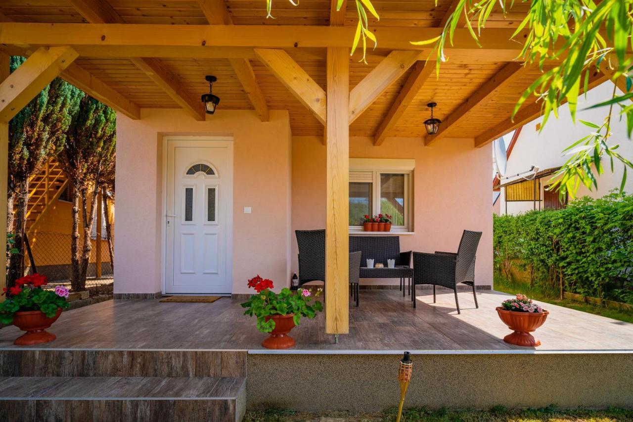 Pipacs Apartmanház Harkány Exterior foto